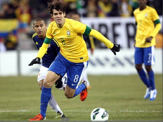 Đội tuyển Brazil: Hãy tìm cách để Kaka 'nghỉ hưu'!