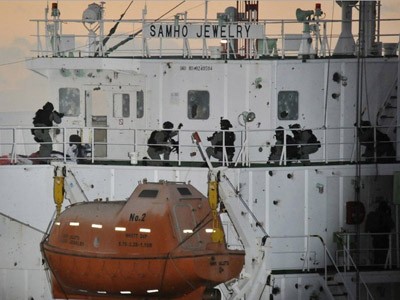 Đặc nhiệm Hàn Quốc bí mật tiếp cận boong tàu Samho Jewelry