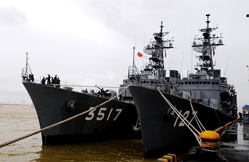 Tàu Tự vệ biển Nhật Bản cập cảng Tiên Sa