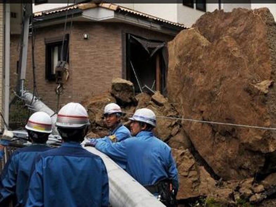 Bão Wipha vào Nhật Bản, 7 người chết