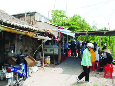 Xóm nghèo mé sông quê ngoại Thu Hiền Ảnh: Nguyễn Tiến Hưng