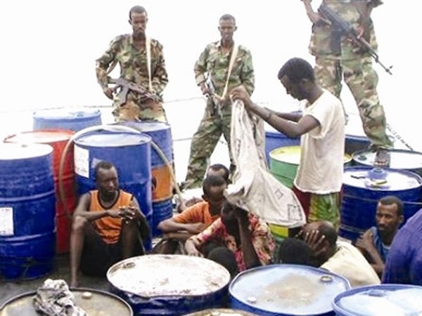 Cướp biển Somalia bắt giữ một tàu đánh cá Ảnh: T.L