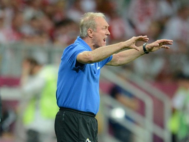 Smuda rời ghế HLV Ba Lan sau thất bại tại Euro 2012