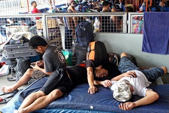 Philippines: Gần 6.000 hành khách mắc kẹt do bão Ngộ Không