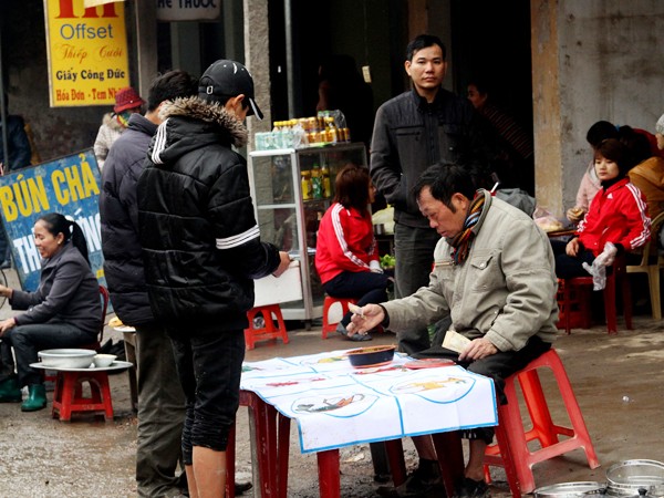 Nạn đỏ đen vẫn xuất hiện ở chợ Viềng Nam Giang