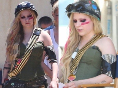 Avril Lavigne hầm hố với trang phục cực ngầu