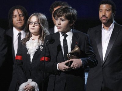 Prince và Paris xuất hiện tại lễ trao giải Grammy 2011