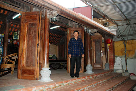 Gặp chủ nhân ngôi nhà gỗ sưa "trị giá trăm tỷ đồng" ở Bắc Giang
