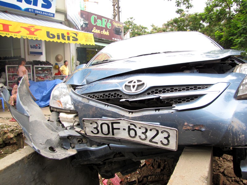 'Xe điên' đâm liên hoàn trên phố Thái Hà