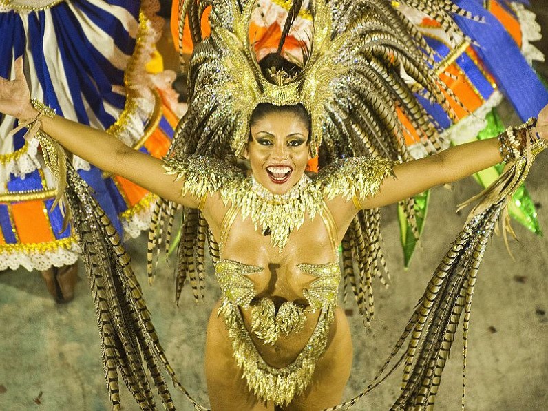 Lễ hội Carnival rực rỡ sắc màu ở Brazil