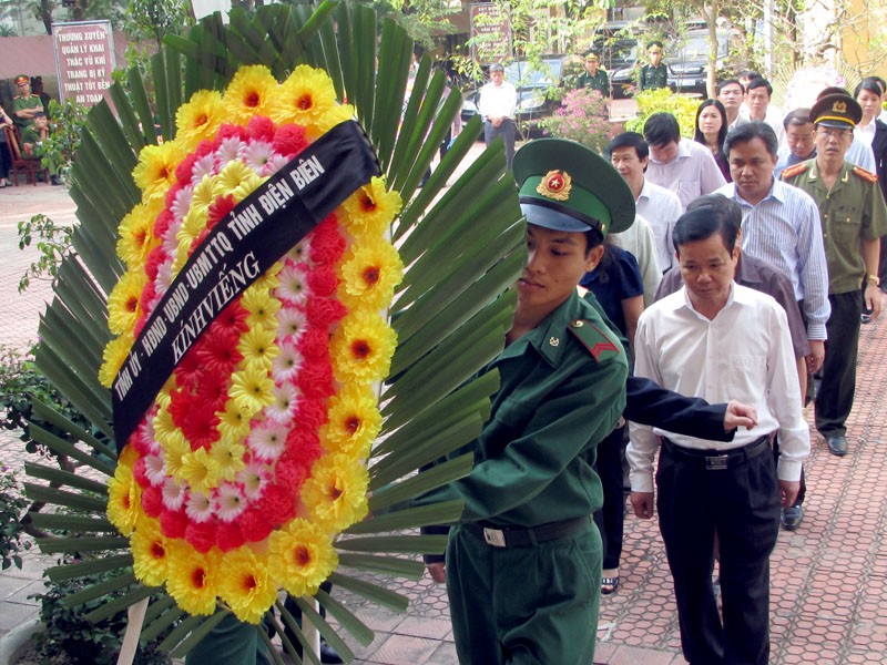 Bộ đội Biên phòng tỉnh Điện Biên trong và lãnh đạo tỉnh trong lễ viếng