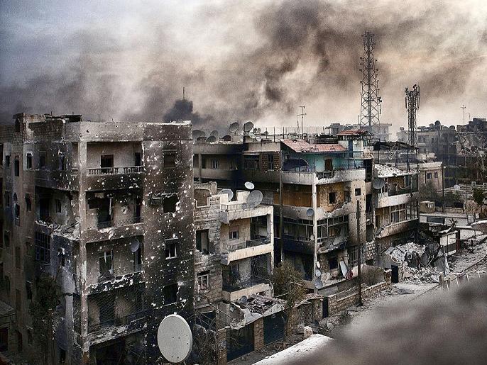 Khói bốc lên từ những tòa nhà ở Aleppo