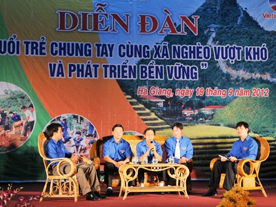 Giảng viên trẻ ĐH Duy Tân trình bày tâm tư với Bí thư Nguyễn Bá Thanh
