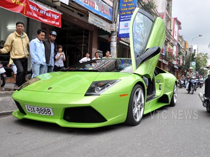 Lamborghini màu và biển 'độc' xuất hiện tại VN