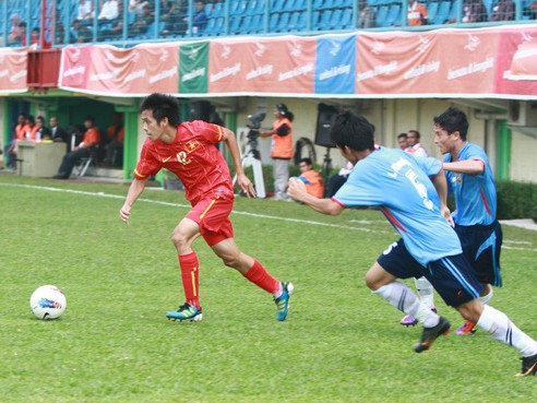 Thắng nhọc, U23 Việt Nam giành ngôi đầu bảng