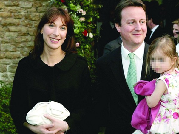 Thủ tướng Anh để quên con gái nhỏ ở quán rượu