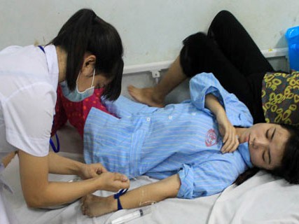 Thiếu úy Trần Thị Phương Thảo đang điều trị tại bệnh viện