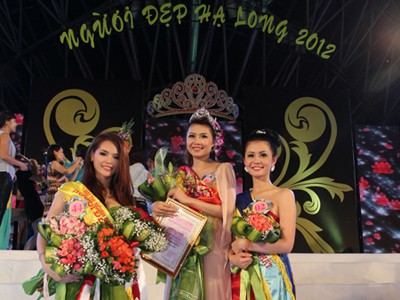 Diễm My đăng quang Người đẹp Hạ Long 2012
