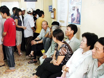 Chờ khám và nộp viện phí tại Bệnh viện K - Hà Nội