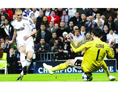 Real của Mourinho (áo trắng) đã dễ dàng vượt qua Lyon để vào tứ kết Ảnh: AS.com