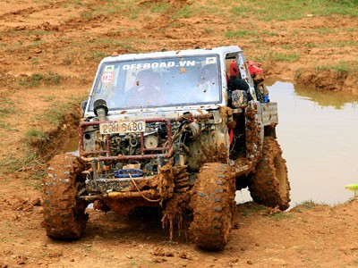 Hơn 20 đội ô tô địa hình tham dự Hạ Long Challenge 2012