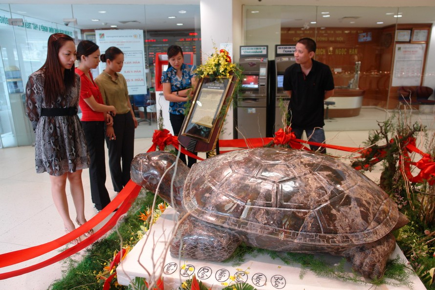 Ra mắt Cụ Rùa bằng saphia nặng 2 tấn