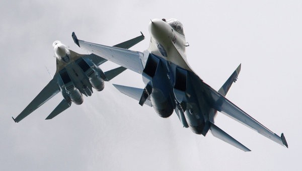 Su-27 cất cánh chặn máy bay xâm nhập lãnh thổ