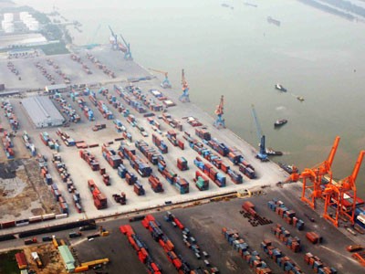 Container hàng hóa tại cảng Chùa Vẽ - Hải Phòng