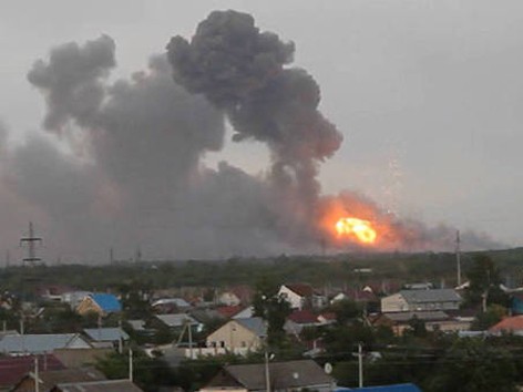 Nga: Phát nổ kho vũ khí cực lớn