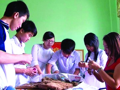 Học sinh sinh hoạt theo giáo trình giới tính Ảnh: Nguyễn Huy