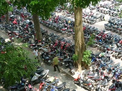 Bãi đỗ xe trong BV Bạch Mai