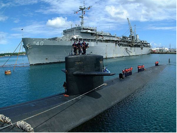 Tàu ngầm USS Frank Cable của Mỹ