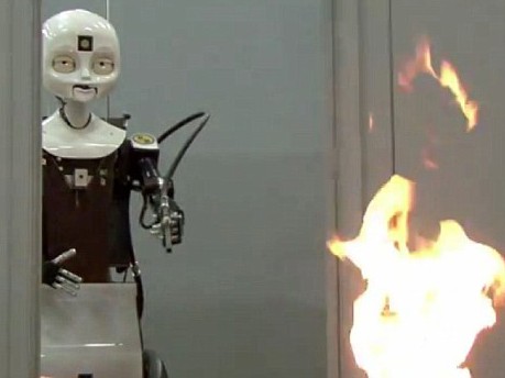 Nữ cứu hỏa bằng Robot