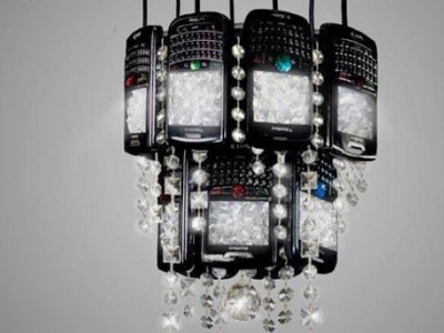 Biến BlackBerry thành đèn chùm độc đáo