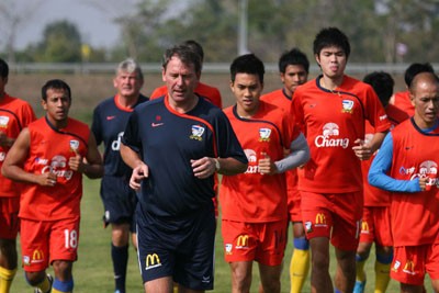 Sai lầm của “HLV triệu đô” Bryan Robson