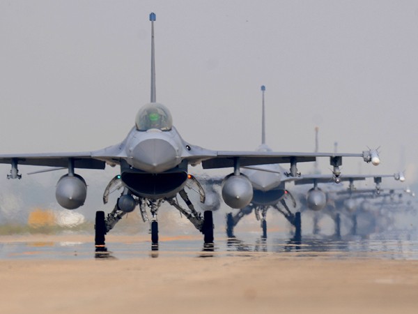 Ngày 15-1, Mỹ sẽ đưa 12 máy bay chiến đấu F-16CM tới Hàn Quốc Ảnh: Military Psj