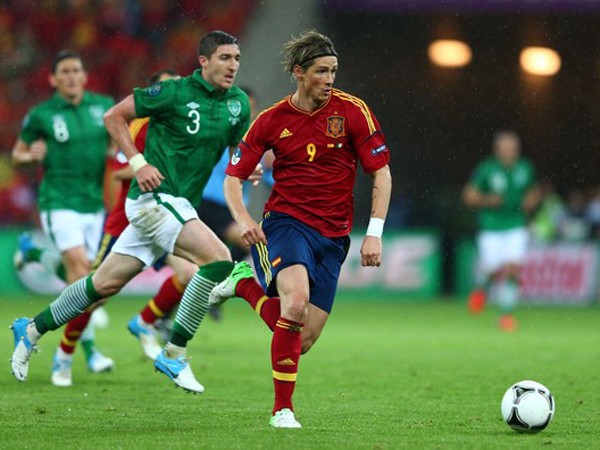 Torres lập cú đúp, Tây Ban Nha tiễn Ireland về nước