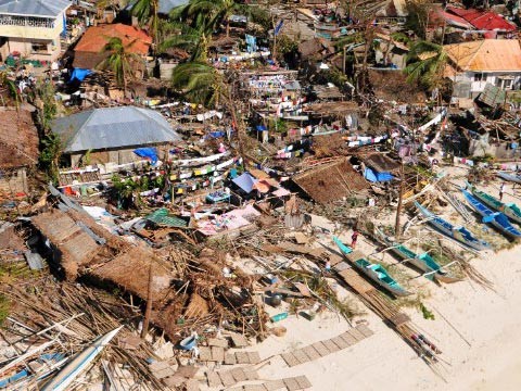 Clip: Philippines tan hoang, đổ nát sau bão Haiyan