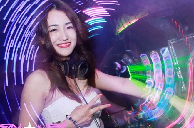DJ 9x Trang Moon khuấy đảo tại vũ trường