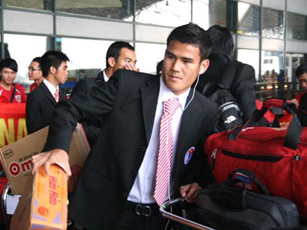 Nỗi khổ ‘đi nước ngoài thi đấu’ của cầu thủ Việt