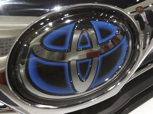 Gặp "ác mộng" thu hồi xe, Toyota vẫn lãi lớn