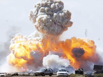 Bom đạn rền vang đất trời Libya