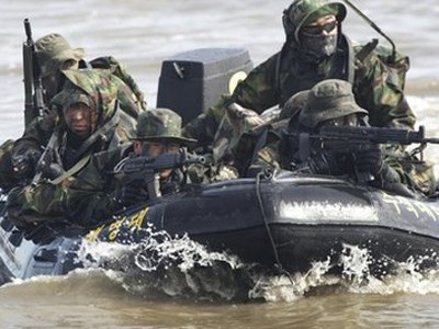 Lực lượng đặc nhiệm Hàn Quốc tập đổ bộ từ đường biển