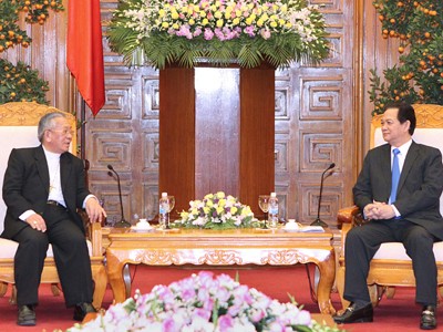 Thủ tướng Nguyễn Tấn Dũng tiếp Chủ tịch Hội đồng Giám mục Việt Nam Nguyễn Văn Nhơn Ảnh: TTXVN