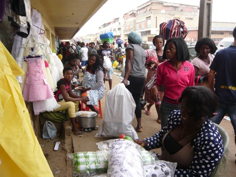 Chợ Đồng Xuân giữa lòng Luanda