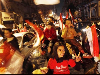 Người Ai cập đổ xô ra đường ăn mừng tổng thống Mubarak từ chức