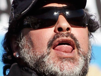 Maradona bị tố hành hung phóng viên ảnh