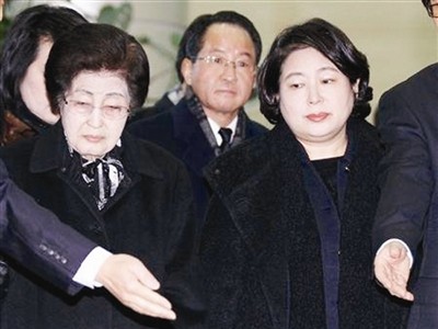 Phu nhân cố Tổng thống Hàn Quốc dự tang lễ ông Kim Jong-il