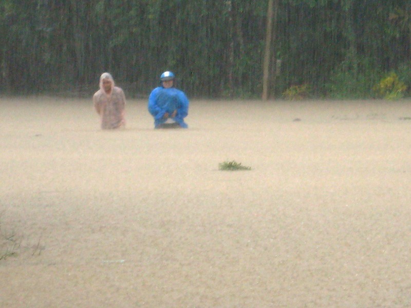 Quảng Nam: Một người bị nước lũ cuốn trôi