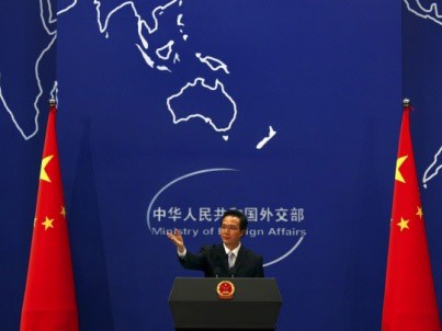 Phát ngôn viên Bộ Ngoại giao Trung Quốc Hồng Lỗi trong một cuộc họp báo ở Bắc Kinh
